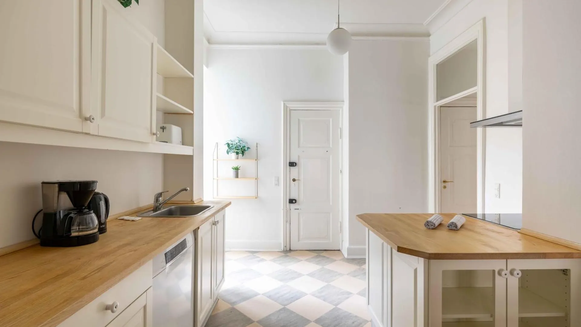 Large Apartment In Central Copenhagen By Tivoli Gardens