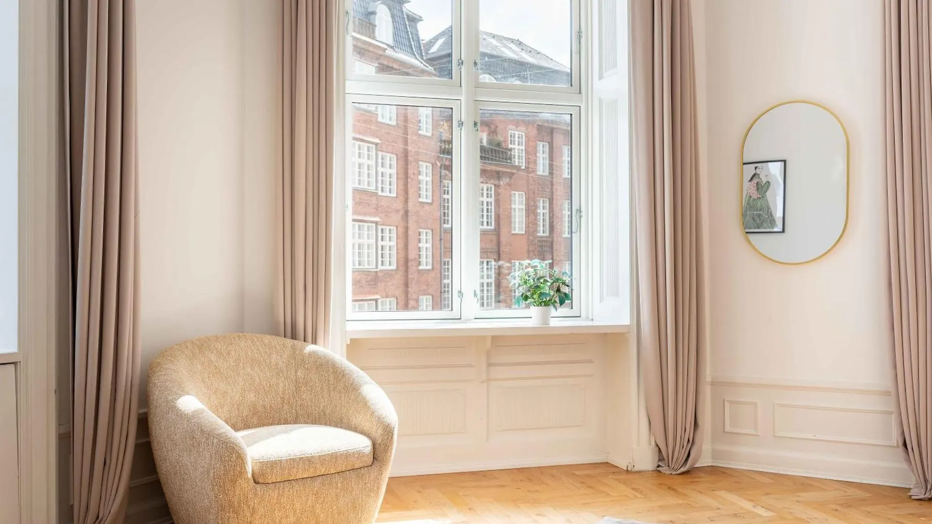 Large Apartment In Central Copenhagen By Tivoli Gardens