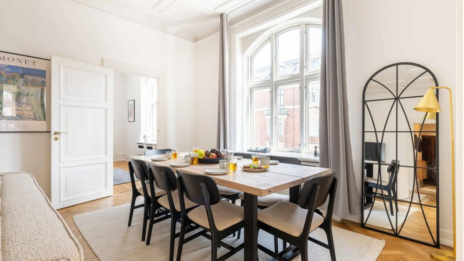 Large Apartment In Central Copenhagen By Tivoli Gardens Danimarka